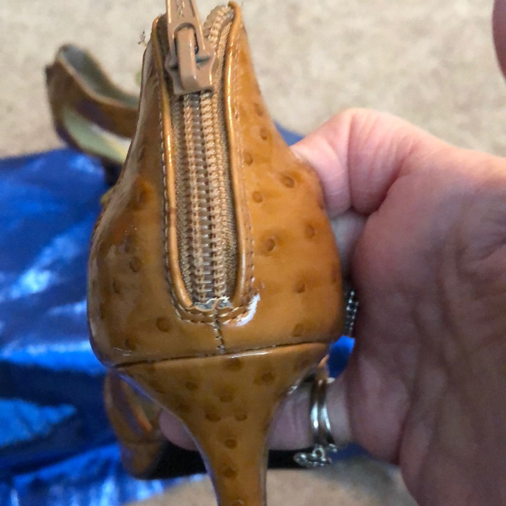 Heels - Picture 4 of 5